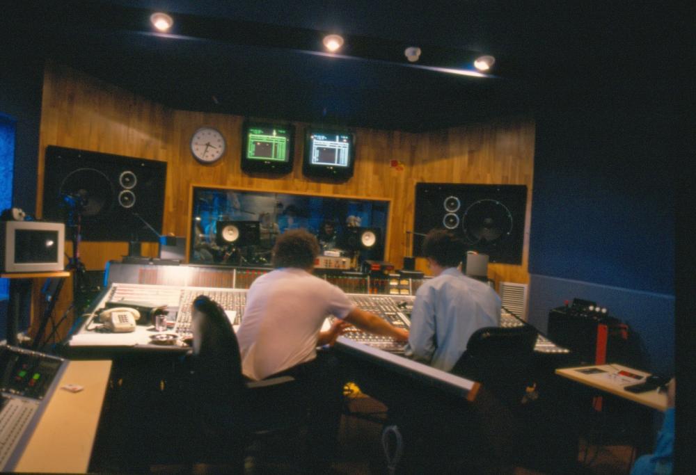 56351c952752f_Music__Images_-_KRO_1990_-