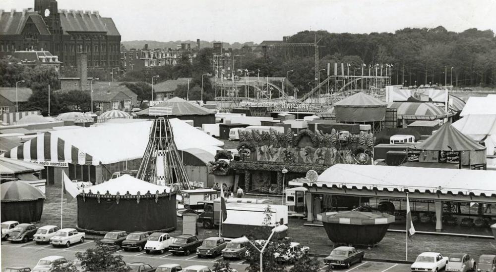 Den Haag 1972 De Rekreade Kermis op het Malieveld.jpeg