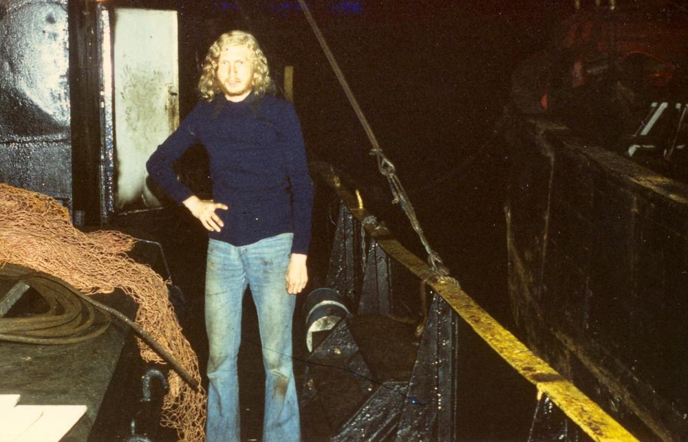 D G11 9-8-1978 Noordzee Johan van Hee klaar om de zenders te installeren.jpg