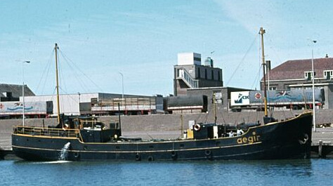 Aegir - 108 - 19780625 - Leeg gemaakt door de RCD en Politie maakt de Aegir zich los van kade.JPG