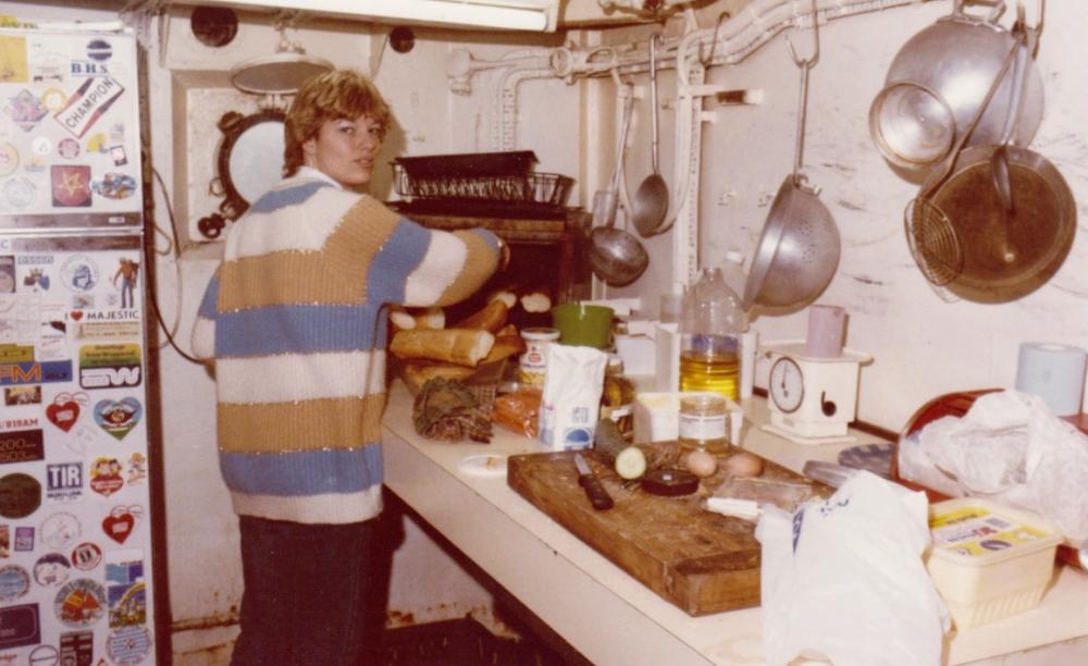 party pré start Radio Monique 6 dec 1984 ,Marjo Marcus kookt.jpg