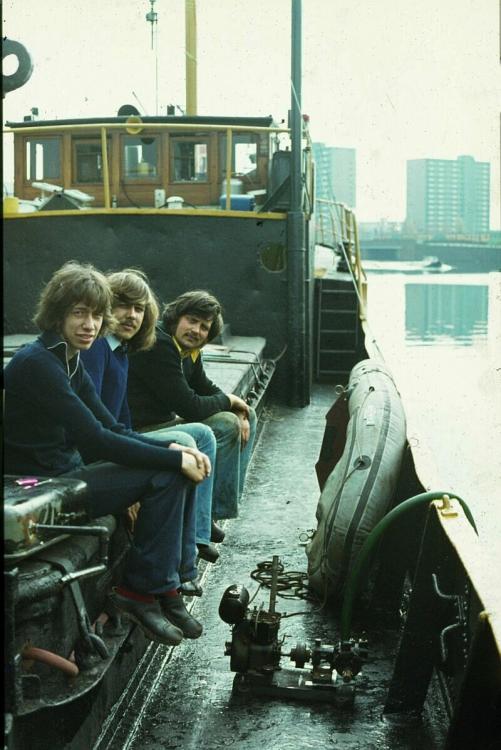 D C20 1978 Aegir proefdraaien van het klokpompje om toilet van spooelwater te voorzien.JPG