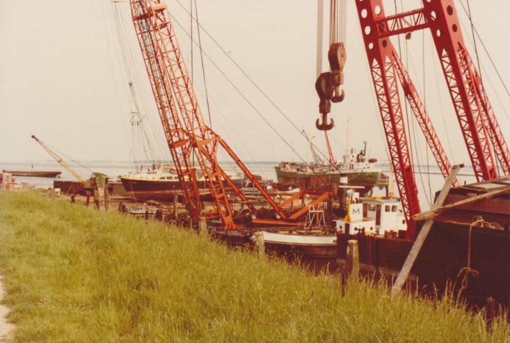 Scheepssloperij Van der Maarel, Ouwerkerk 1982.jpeg