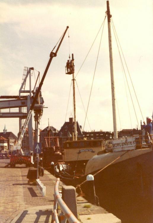 N 26.05 1980 Plaatsen van de masten en tuigage.jpg