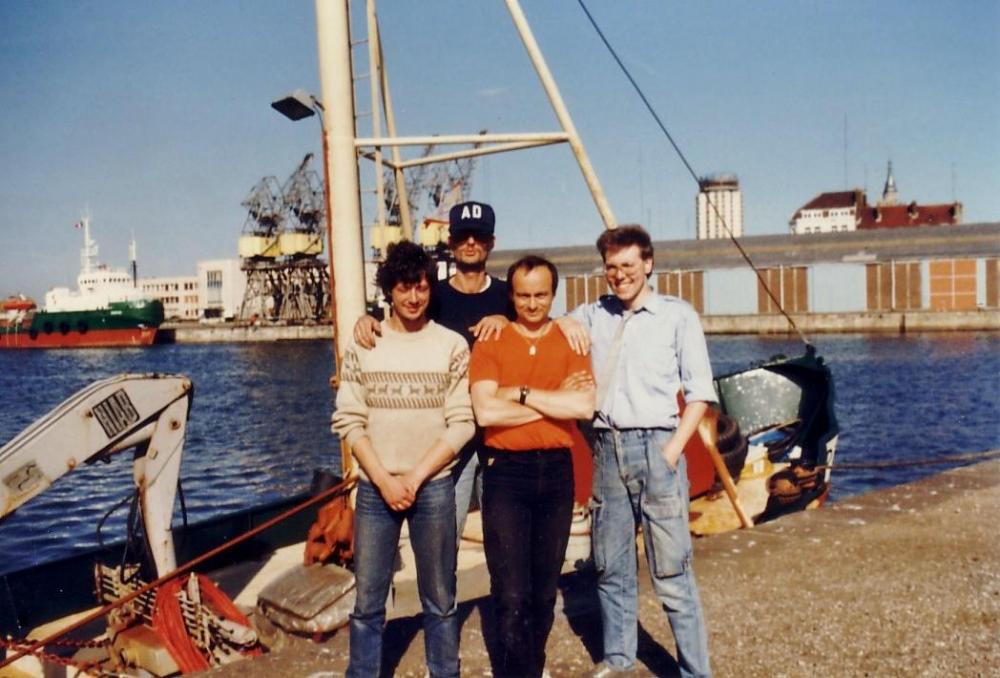 afgeloste ploeg weer veilig thuis Arie Swets,Ad Roberts ,Leendert, Ferry Eden  juli 1986.jpg