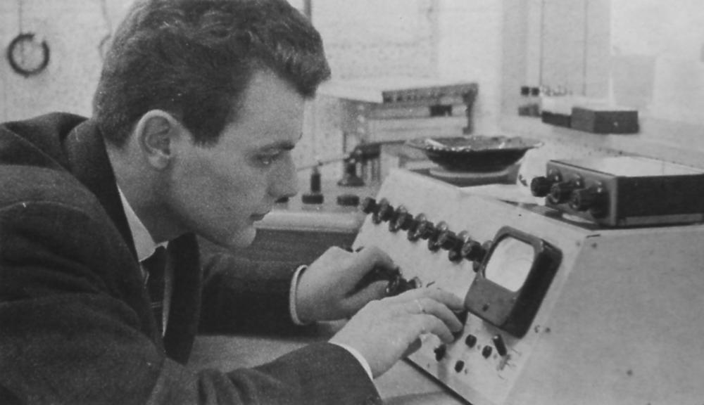 PICT0213 technicus Andre de Vries - foto door Daniel Locus 1966.JPG