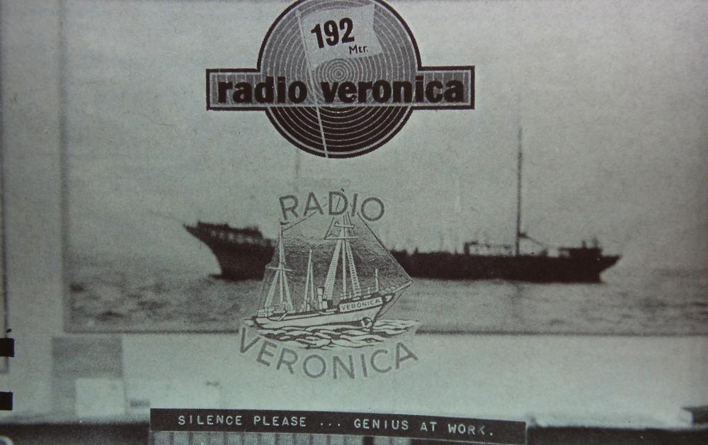 PICT0211 deur met stickers.JPG