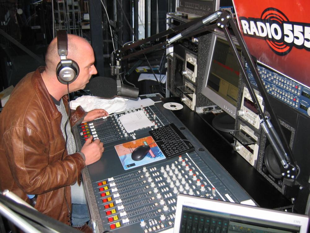 1285262332_Radio555-06-01-2005-(1).thumb.jpg.fe65b69276c80e2abe3804a7809f5688.jpg