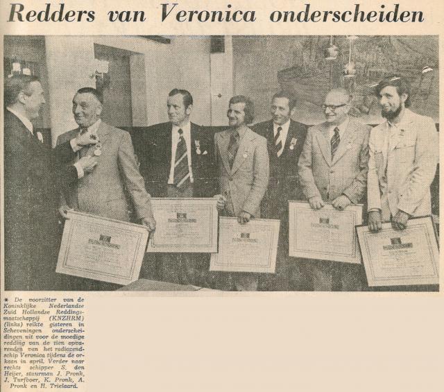 19730616 Trouw Redders van Veronica onderscheiden.jpg