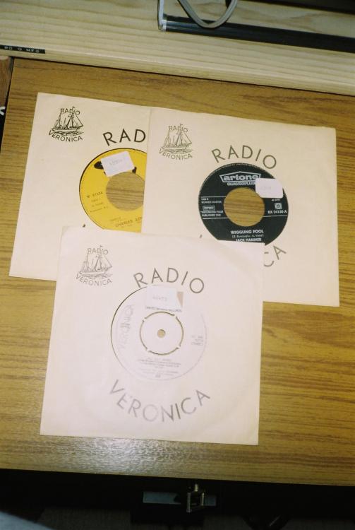 hitmuseum veronica singles.JPG