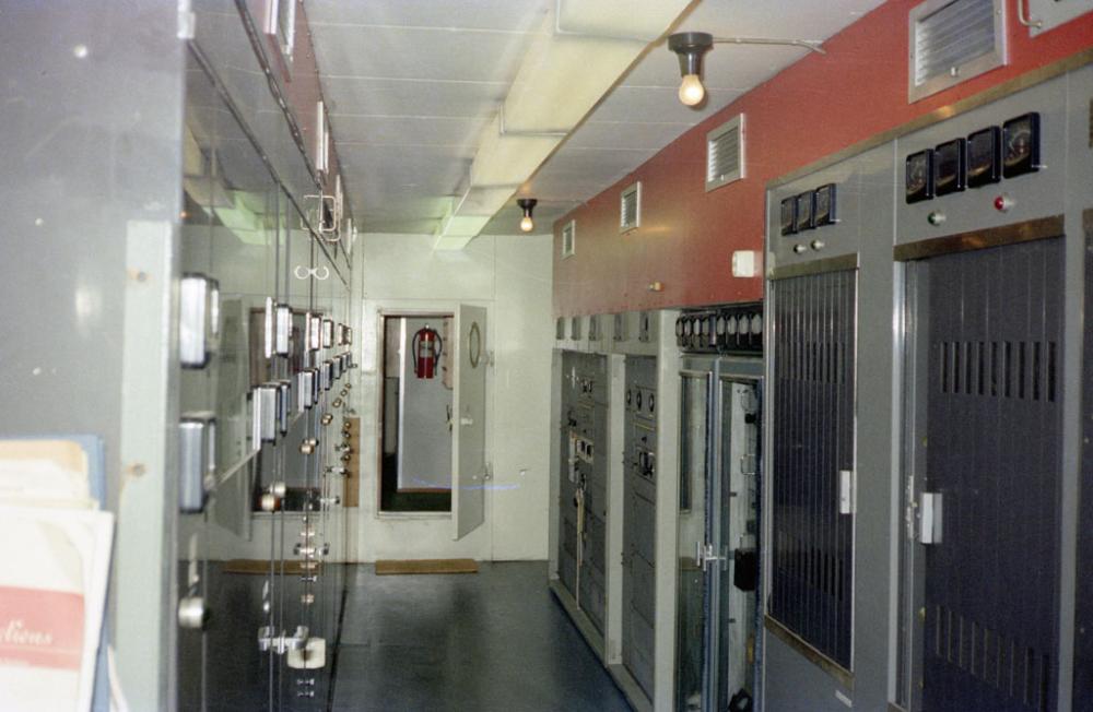 75-12-26 mebo-2 zenderkamer-1.jpg