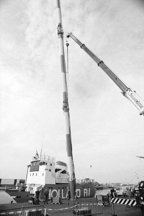 Noord-Hollands Archief, collectie Fotopersbureau De Boer - MV Communicator - 1994-08-29 - mast - NL-HlmNHA_1478_40137K00_18.jpg