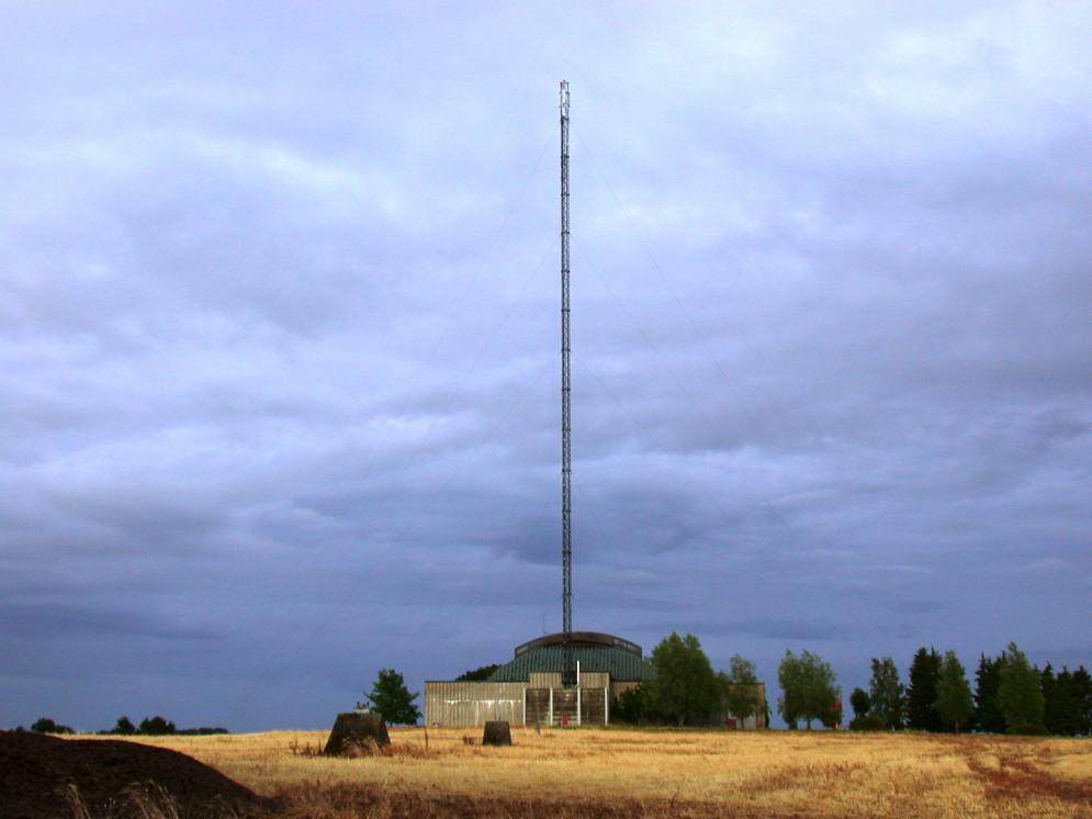 Orlunda_LW_transmitter_Motala_Sweden_001.jpeg