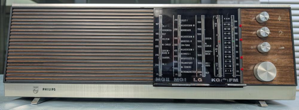 Philips 22RB381 03E (1).jpg