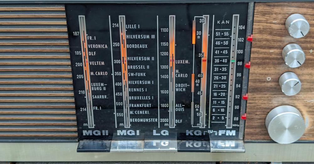 Philips 22RB381 03E (2).jpg