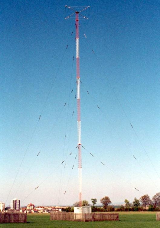 Selbststrahlender_Sendemast_Hirschlanden.jpg